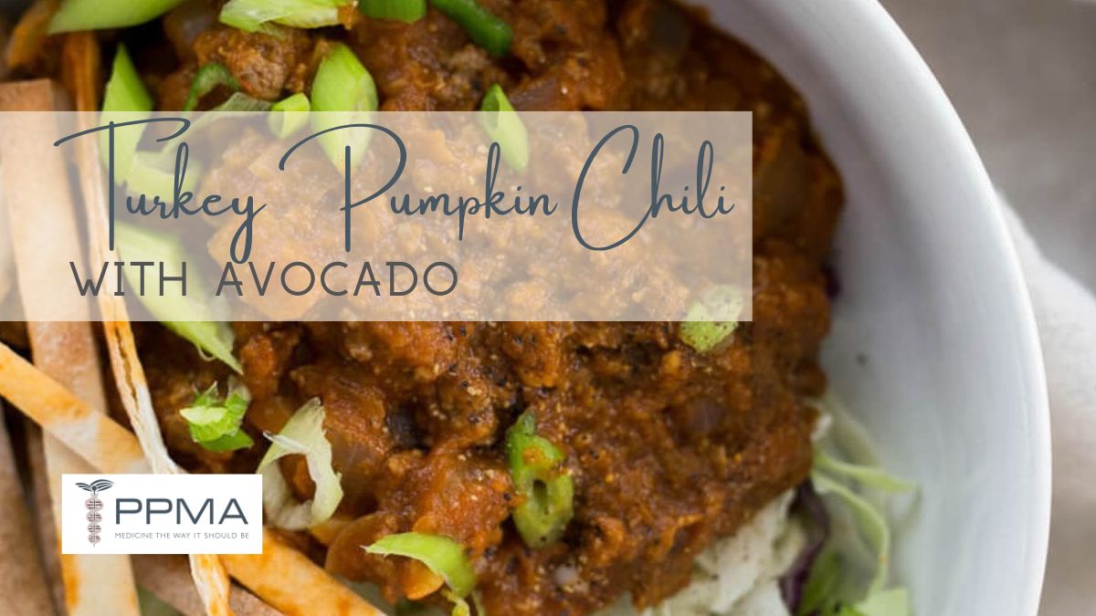 Close-up image of turkey pumpkin chili with onion slices for healthy recipes ppma